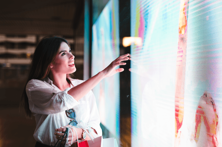 Sinalização digital em lojas e shoppings