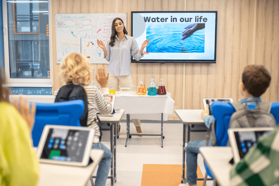 Salas de aula e espaços educacionais interativos